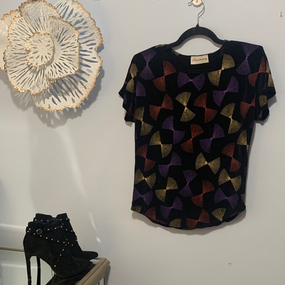 Gantos pretty bow top perfect for Christmas size large PTP 20 inches